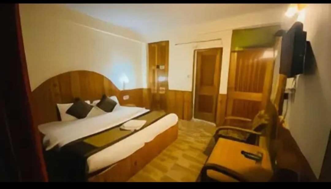Hotel Hadimba Regency ! Free 4 Wheeler Parking ! Mountain View Rooms ! Near Mall Road Manali Exterior foto